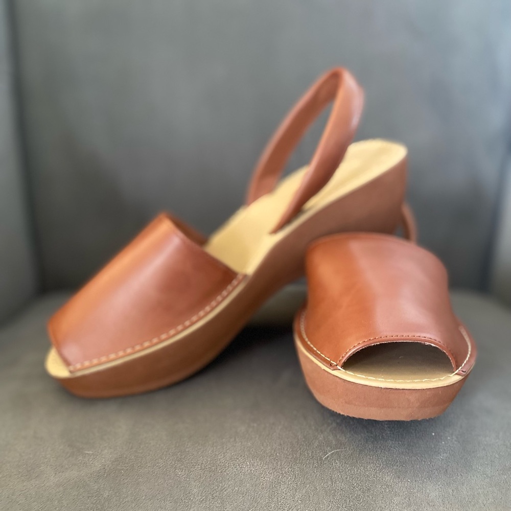 Cognac brown leather Kenneth Cole sling back wedge 6.5